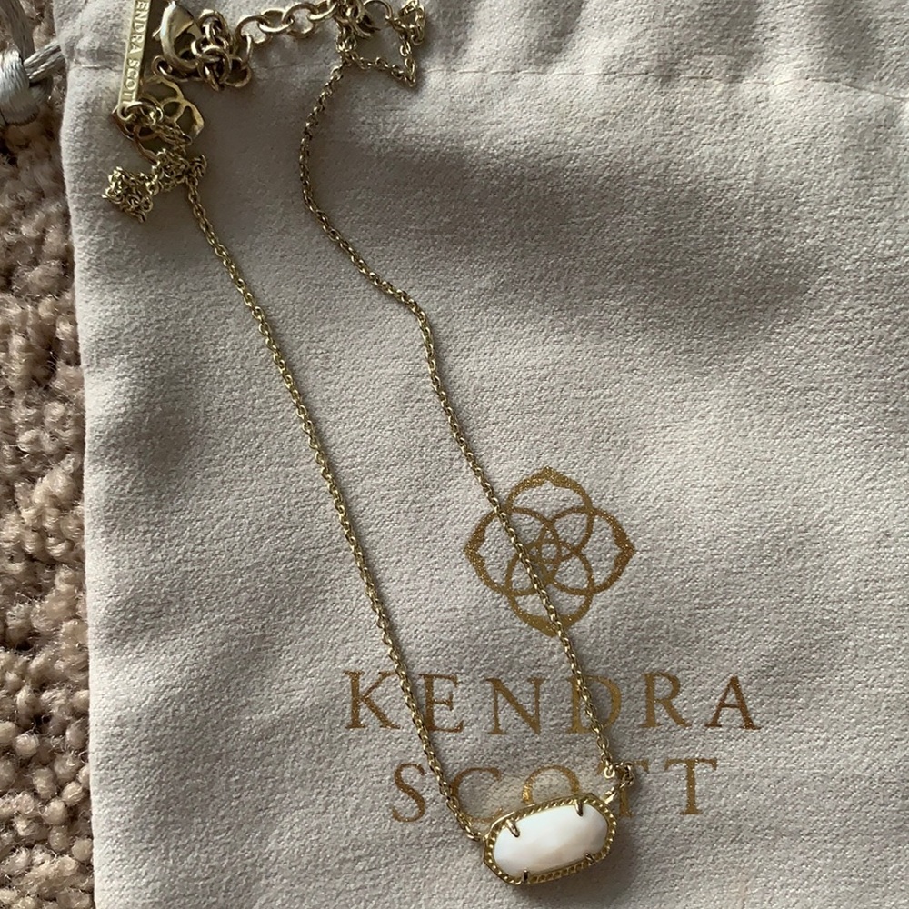 Elisa Pendant in Ivory Pearl